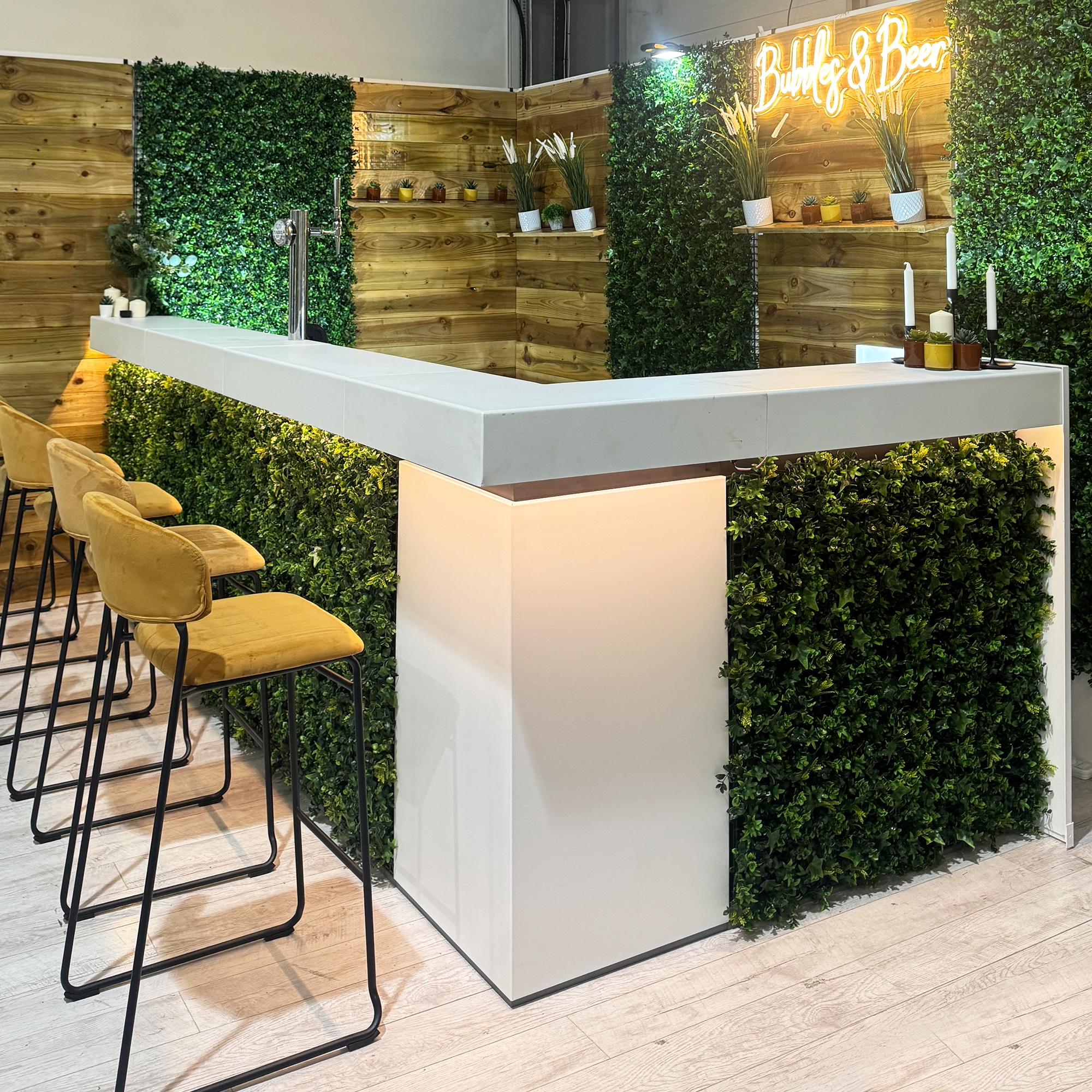 3.5m Box Hedge Corner Bar with Backwalling